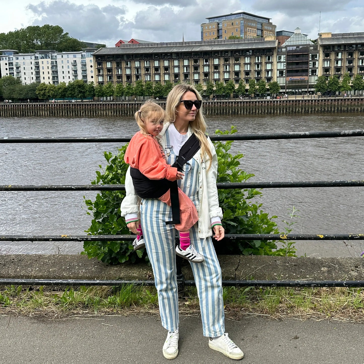 Porte-bébé d’appoint | le + rapide & confortable du marché